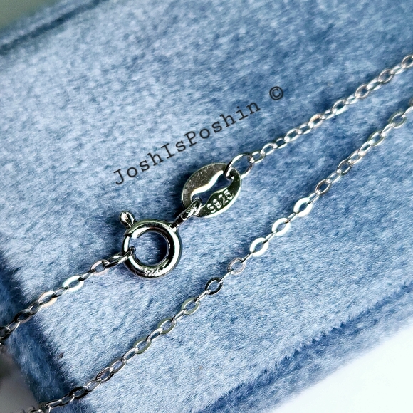 Cyan Moissanite solitaire pendant necklace in sterling silver - Picture 9 of 12